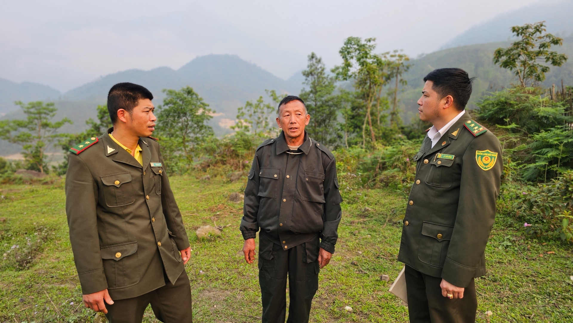 Nâng cao vai trò người có uy tín trong cộng đồng đối với công tác bảo vệ, phát triển rừng ở Hoàng Liên Sơn, Lào Cai. Ảnh: Hoàng Anh.