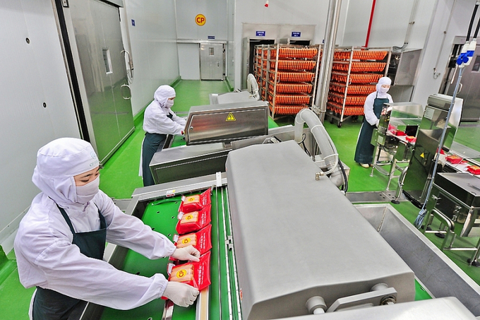 Công ty Cổ phần Chăn nuôi C.P. Việt Nam hiện có khoảng 33.000 lao động, gồm 18.000 là công nhân, còn lại là cán bộ, nhân viên có chuyên môn. Ảnh: NH.
