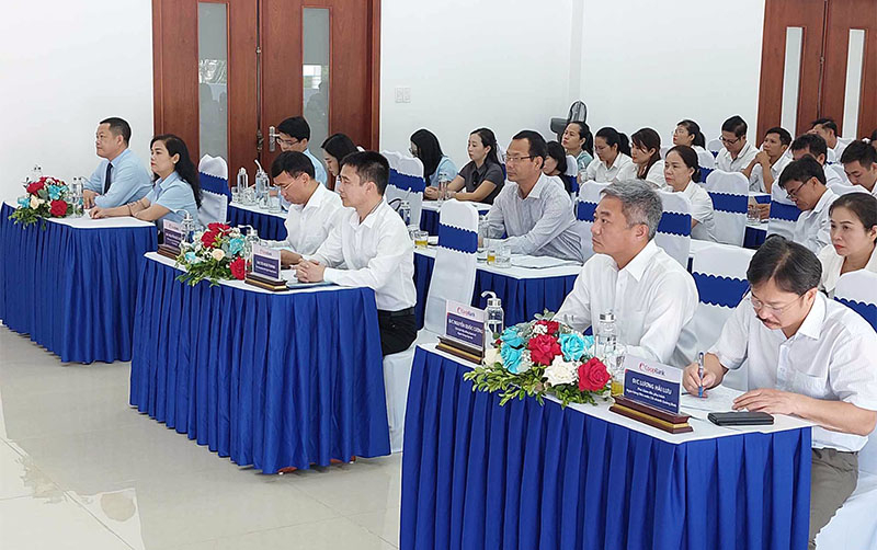 Các đại biểu tham dự hội nghị.