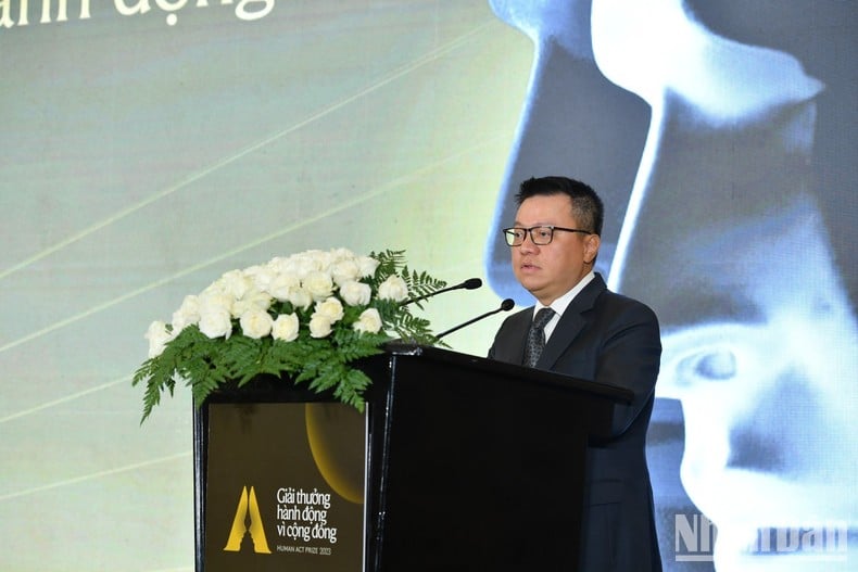 Ông Lê Quốc Minh phát biểu tại lễ công bố Giải thưởng hành động vì cộng đồng - Human Act Prize. Ảnh: Thành Đạt/Nhân Dân
