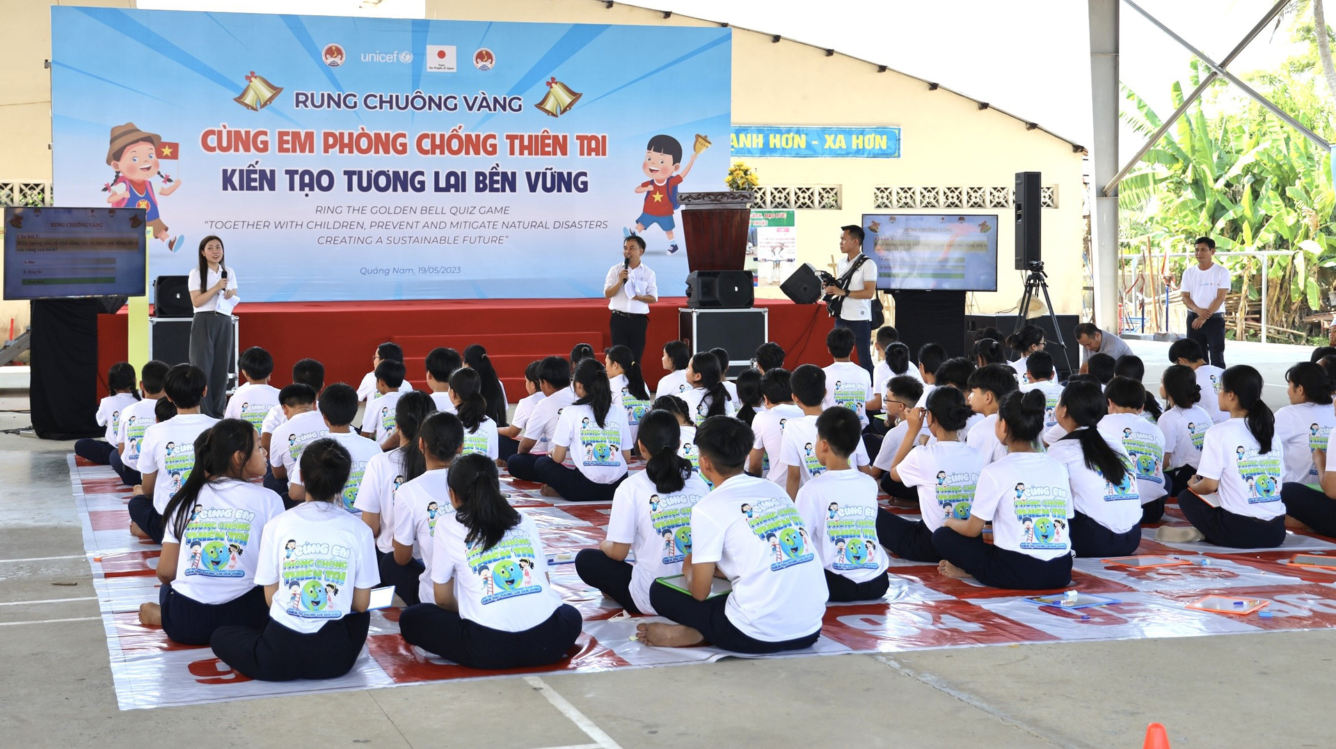 Cuộc thi Rung chuông vàng về tìm hiểu kiến thức về phòng chống thiên tai được triển khai cho các học sinh tại tỉnh Quảng Nam. Ảnh: Hoàng Hà.