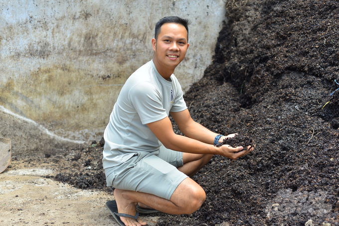 Toàn bộ cây trên vườn được gia đình ông Nguyễn Bình Đông sử dụng nguồn phân hữu cơ, phân tự ủ để chăm bón, đặc biệt không sử dụng thuốc bảo vệ thực vật độc hại. Ảnh: Minh Hậu.