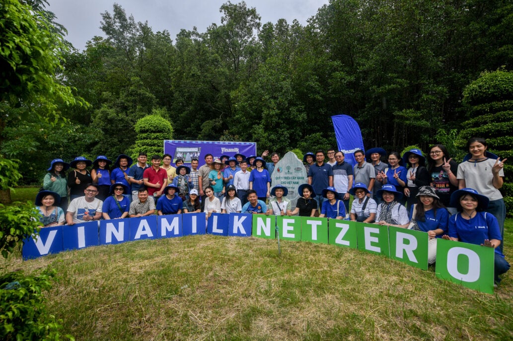 In Ca Mau, in 2018, Vinamilk planted 100,000 trees as part of the 'One million green trees for Vietnam fund' program.