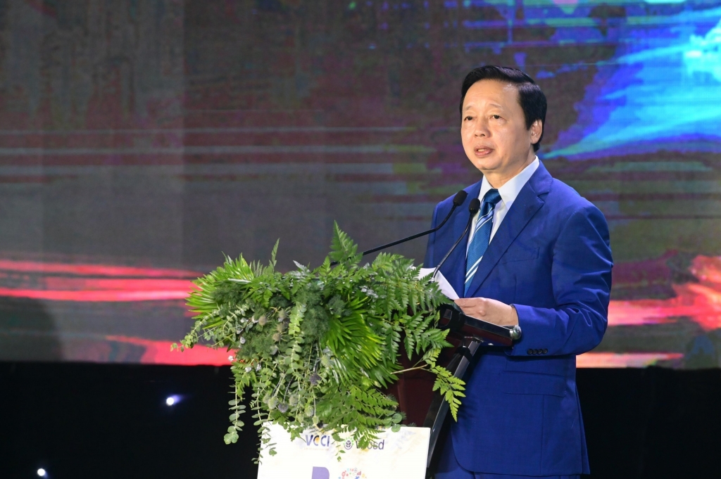 Deputy Prime Minister Tran Hong Ha speaking at the forum. Photo: Tung Dinh.
