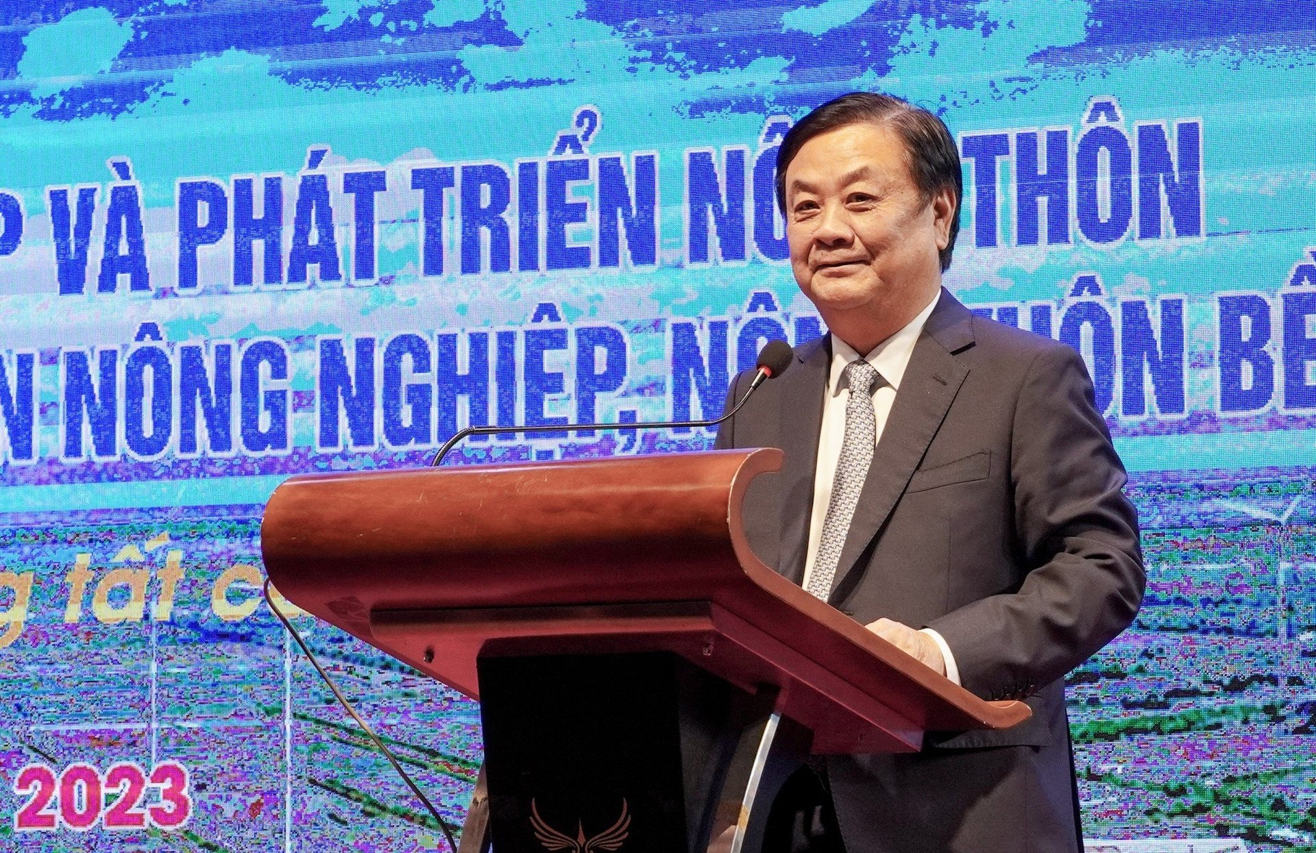 Bộ trưởng Lê Minh Hoan cho rằng, công tác đào tạo và phát triển nguồn nhân lực NN-PTNT là tiền đề quan trọng để nâng cao trình độ sản xuất. Ảnh: Ngọc Hải.