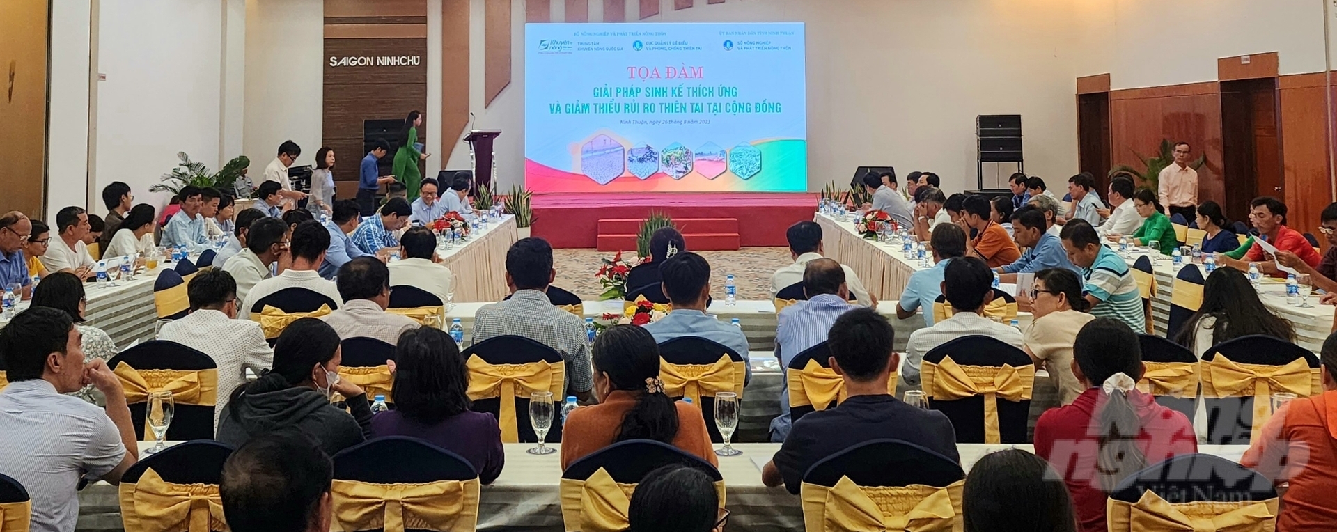 Tọa đàm 'Giải pháp sinh kế thích ứng và giảm thiểu rủi ro thiên tai tại cộng đồng' diễn ra tại Ninh Thuận. Ảnh: Phương Chi