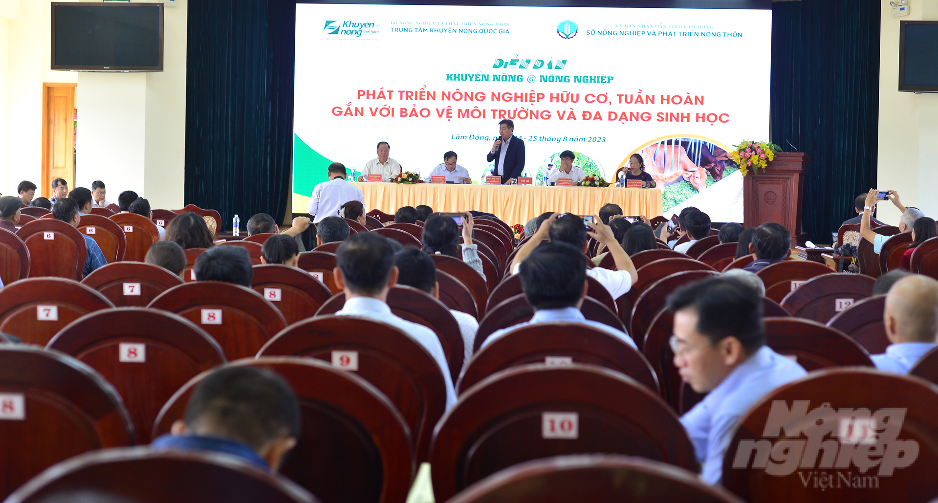 Many departments, businesses, and cooperatives in the Central Highlands and South Central regions attended the forum. Photo: Minh Hau.