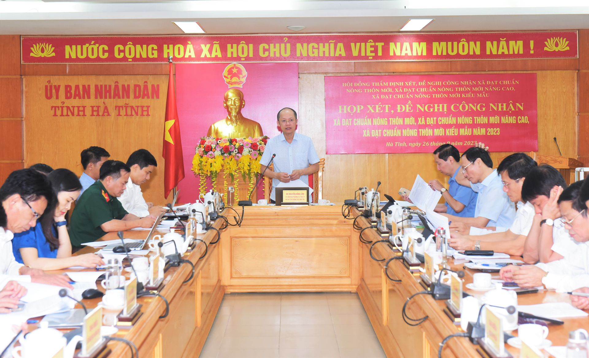 Phó Chủ tịch UBND tỉnh Nguyễn Hồng Lĩnh chủ trì cuộc họp xét, đề nghị công nhận xã đạt chuẩn các loại hình nông thôn mới năm 2023. 