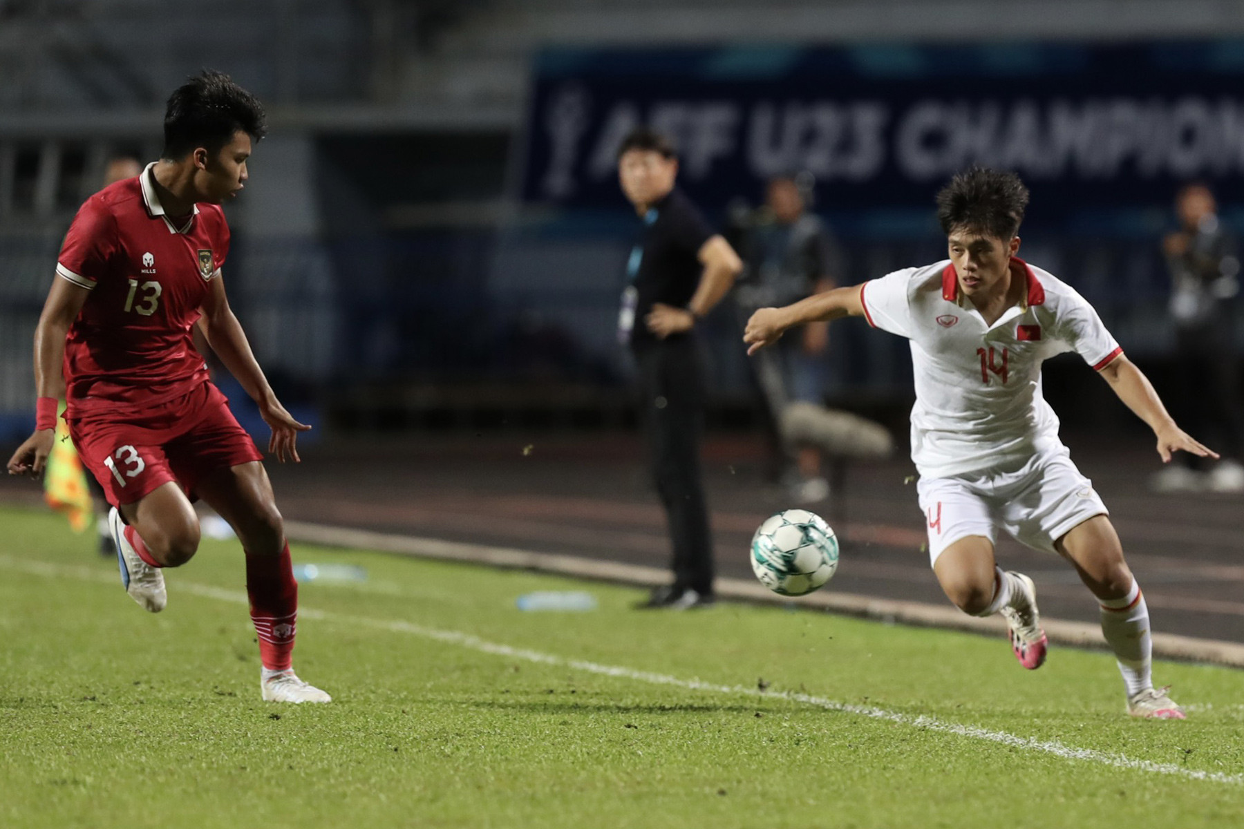 U23 Việt Nam gặp nhiều khó khăn trước U23 Indonesia. Ảnh: Vietnamnet.