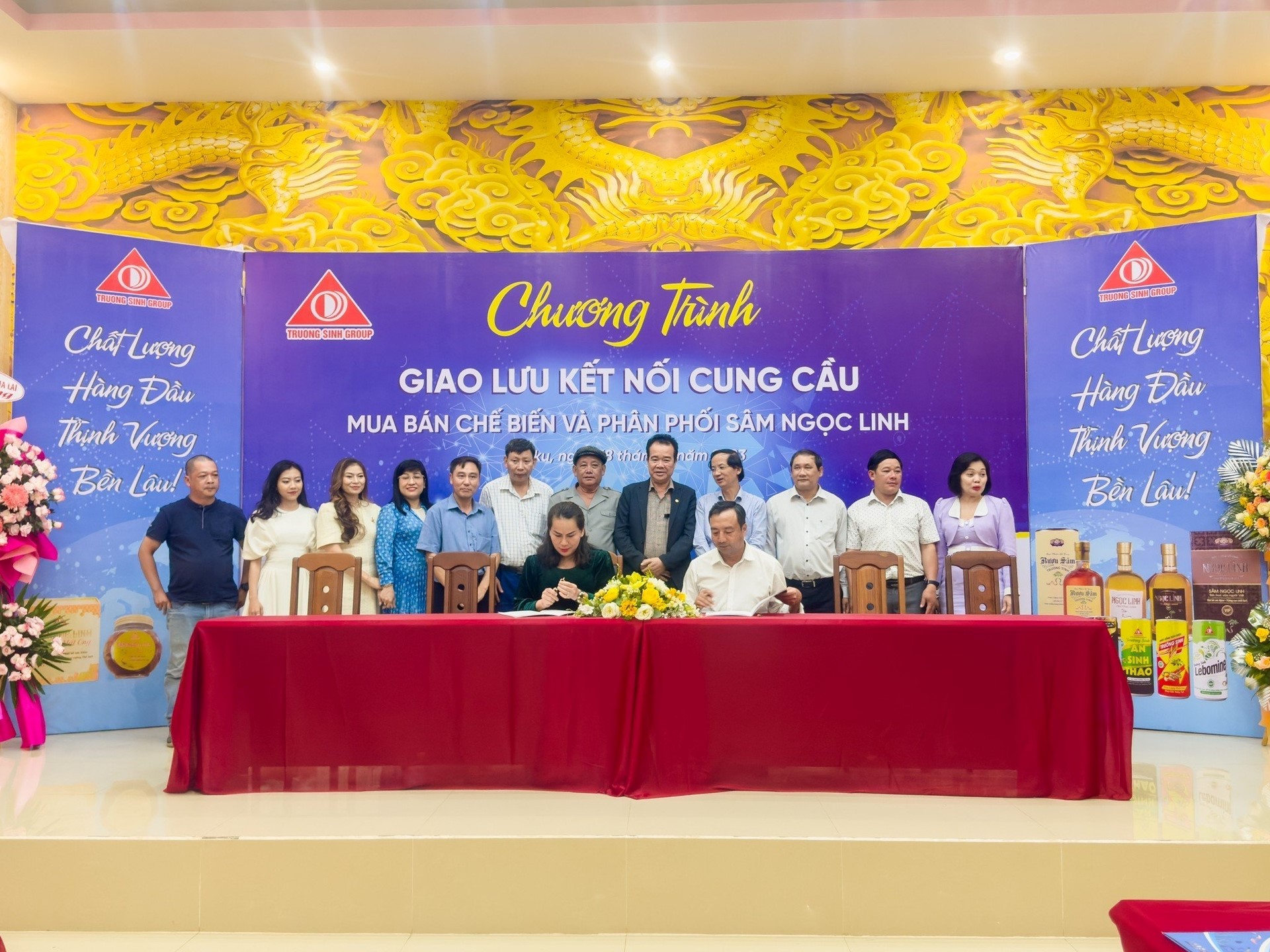 The program of exchange and connecting supply and demand has received the response of many businesses and Ngoc Linh ginseng growers. Photo: Thu Ha.