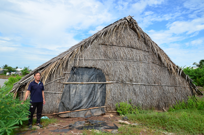 Mr. Phan Van Phuc's salt storage house - a salt worker in Vinh Thinh commune. Photo: Duong Dinh Tuong.