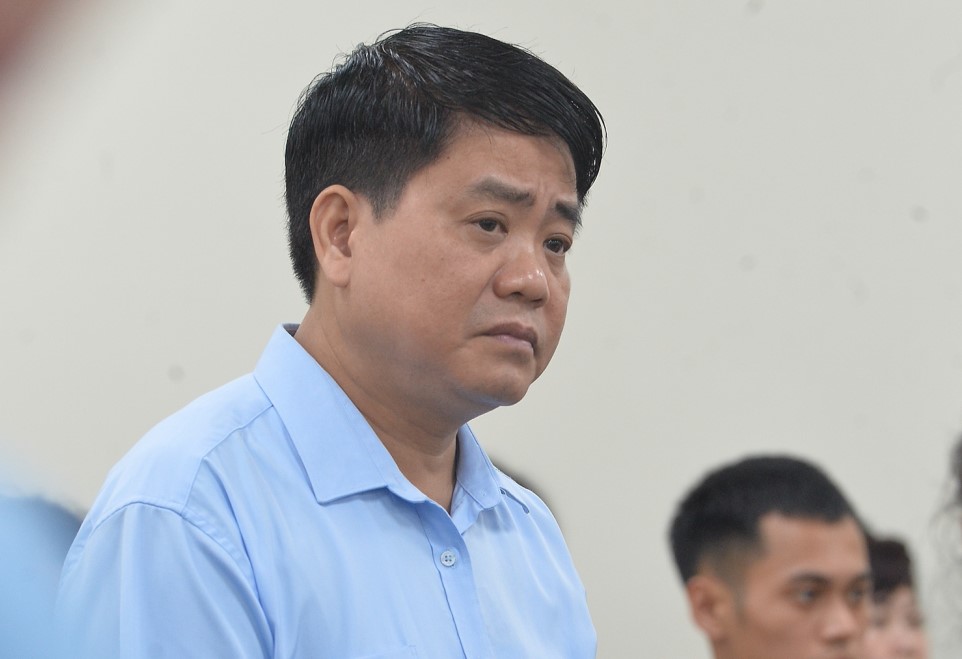 Ông Nguyễn Đức Chung nghe tuyên án tại phiên tòa. 