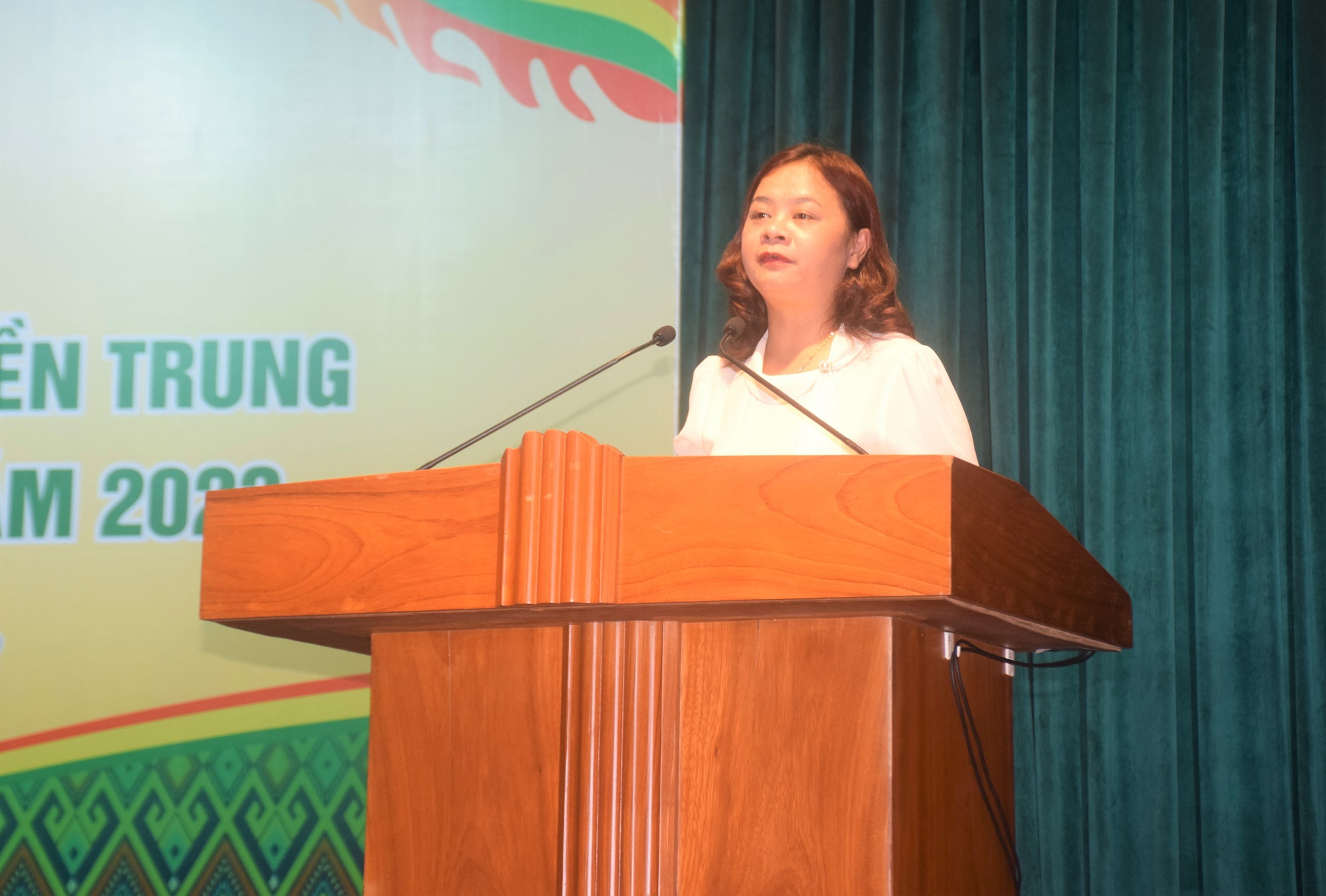 Bà Nguyễn Thị Hải Nhung, Vụ trưởng Vụ Văn hóa dân tộc (Bộ VH-TT&DL) tại buổi họp báo công bố chương trình Ngày hội Văn hóa các dân tộc miền Trung lần thứ IV. Ảnh: V.Đ.T.