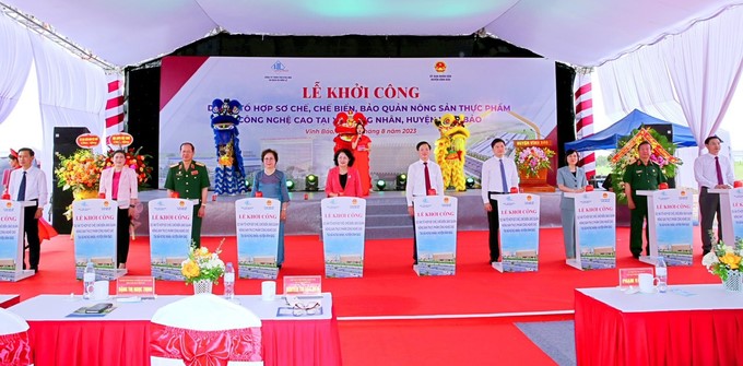 Former Vice President Dang Thi Ngoc Thinh attended the groundbreaking ceremony for the project. Photo: Dinh Muoi.
