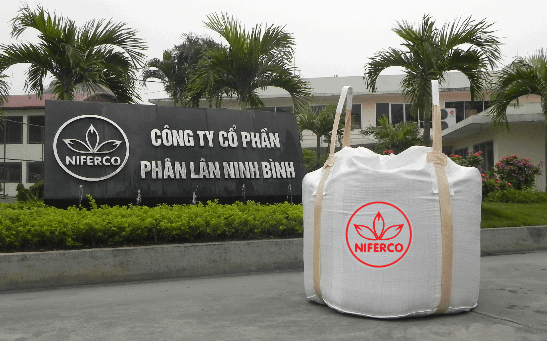 Sản phẩm lân nung chảy bao jumbo xuất khẩu của Công ty Cổ phần Phân lân Ninh Bình.