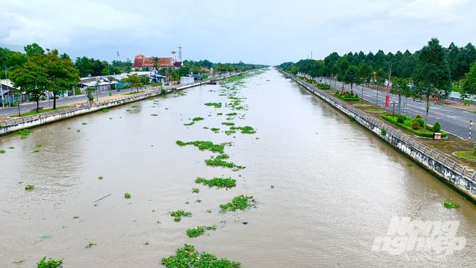 Du khách đến Vị Thanh có thể trải nghiệm du lịch sông trên kênh xáng Xà No, nét văn hóa đặc sắc của Hậu Giang. Ảnh: Hồ Thảo.