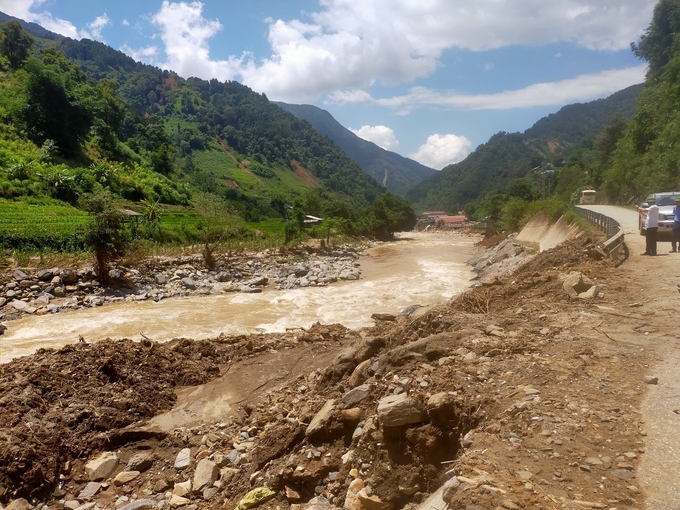 Khu vực tại xã Hồ Bốn, huyện Mù Cang Chải bị thiệt hại sạt lở cần được xây dựng kè bờ suối để đảm bảo an toàn lâu dài. Ảnh: Thanh Tiến.