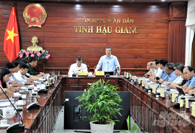 Thứ trưởng Bộ NN-PTNT Hoàng Trung phát biểu tại buổi làm việc với lãnh đạo UBND tỉnh Hậu Giang về công tác chuẩn bị tổ chức Festival quốc tế ngành hàng Lúa gạo Việt Nam - Hậu Giang 2023. Ảnh: Trung Chánh.