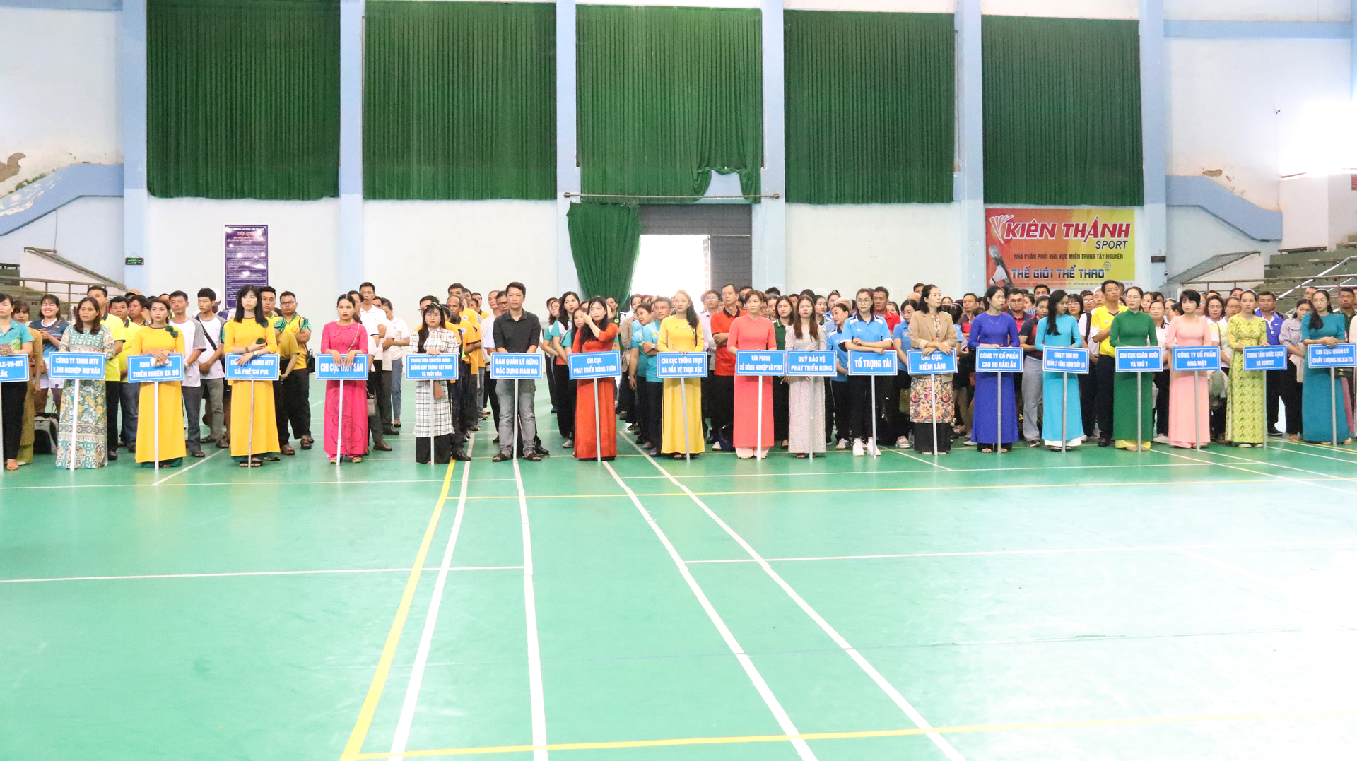 Các đoàn vận động viên tham dự hội thao công đoàn ngành NN-PTNT tỉnh Đắk Lắk năm 2023. Ảnh: Quang Yên.