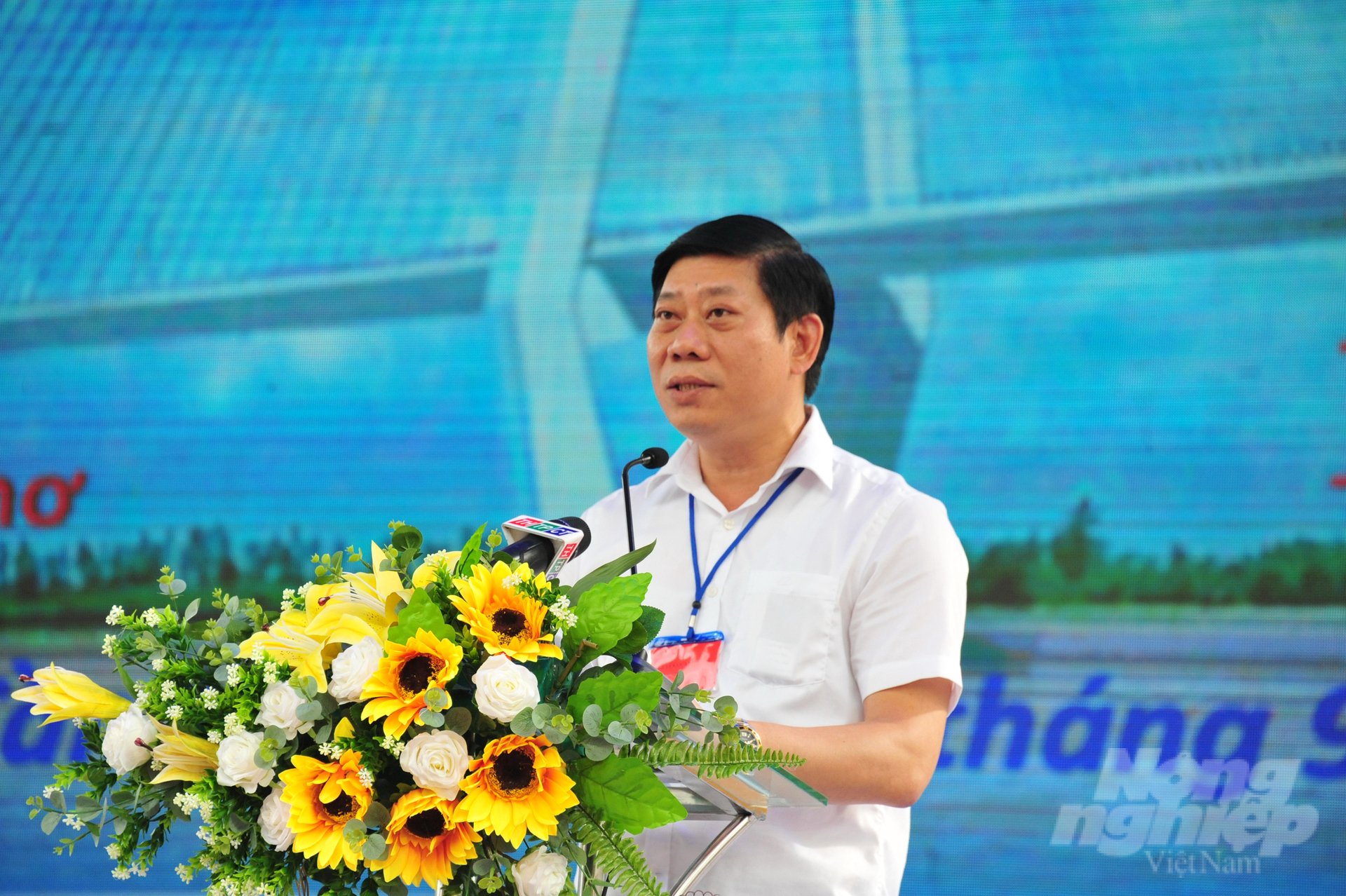Ông Nguyễn Quang Hùng, Cục trưởng Cục Kiểm ngư (Bộ NN-PTNT) phát biểu tại buổi lễ thả cá giống xuống sông Hậu. Ảnh: Lê Hoàng Vũ.