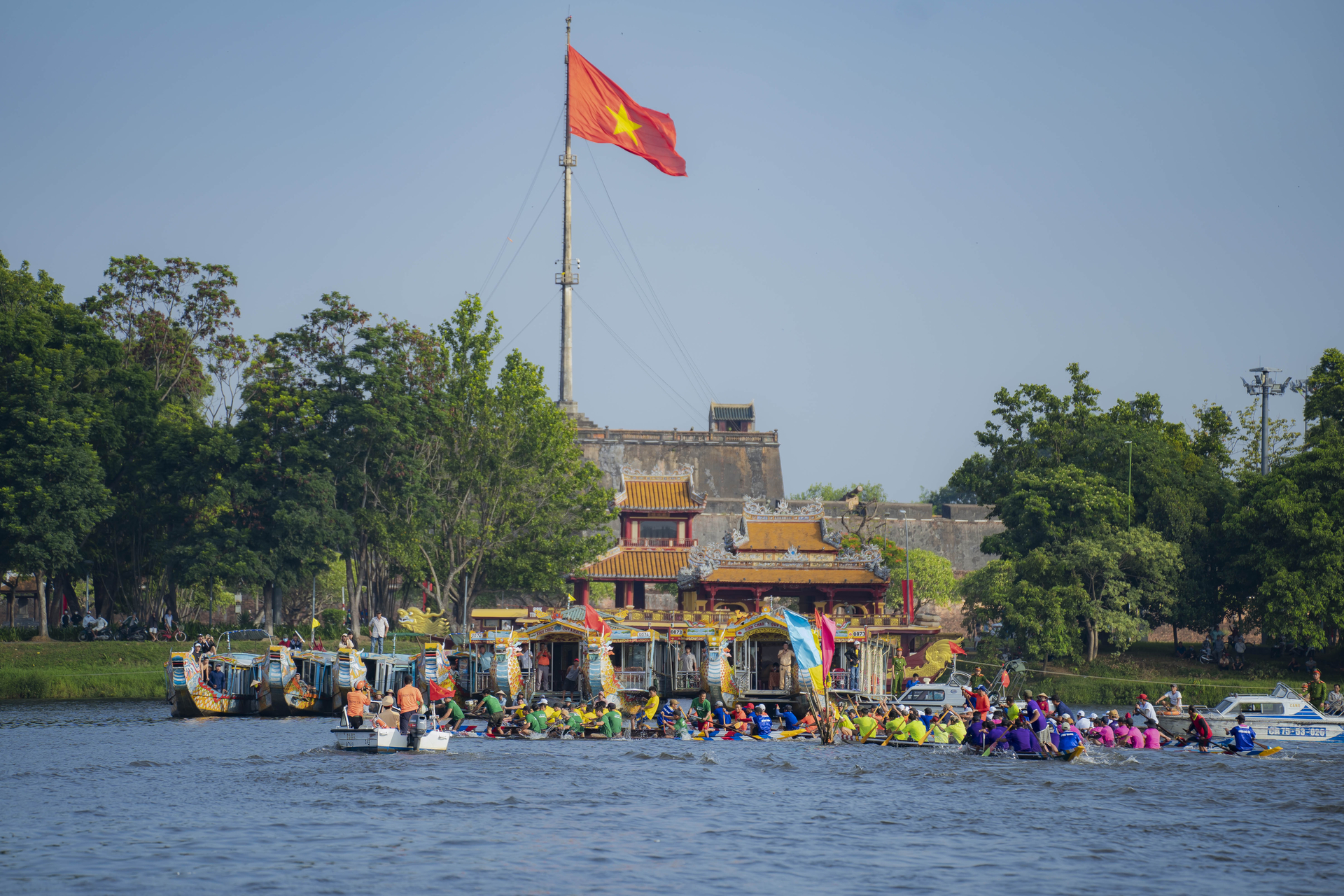 Giải đua thuyền truyền thống tỉnh Thừa Thiên Huế năm 2023 là một trong những hoạt động sôi nổi chào mừng 78 năm Cách mạng tháng 8 thành công và Quốc khánh 2/9.
