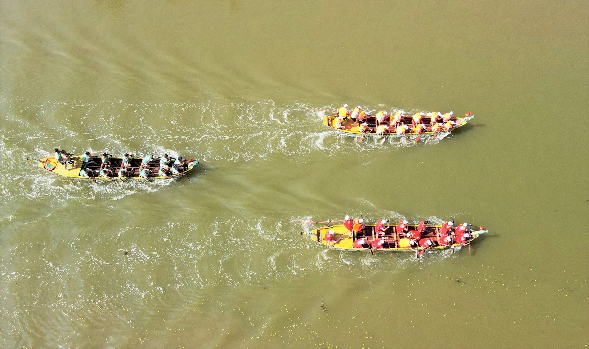 Lễ hội đua thuyền truyền thống trên sông Rào Cái, phường Đại Nài, TP Hà Tĩnh năm 2023 nhộn nhịp hơn bao giờ hết.