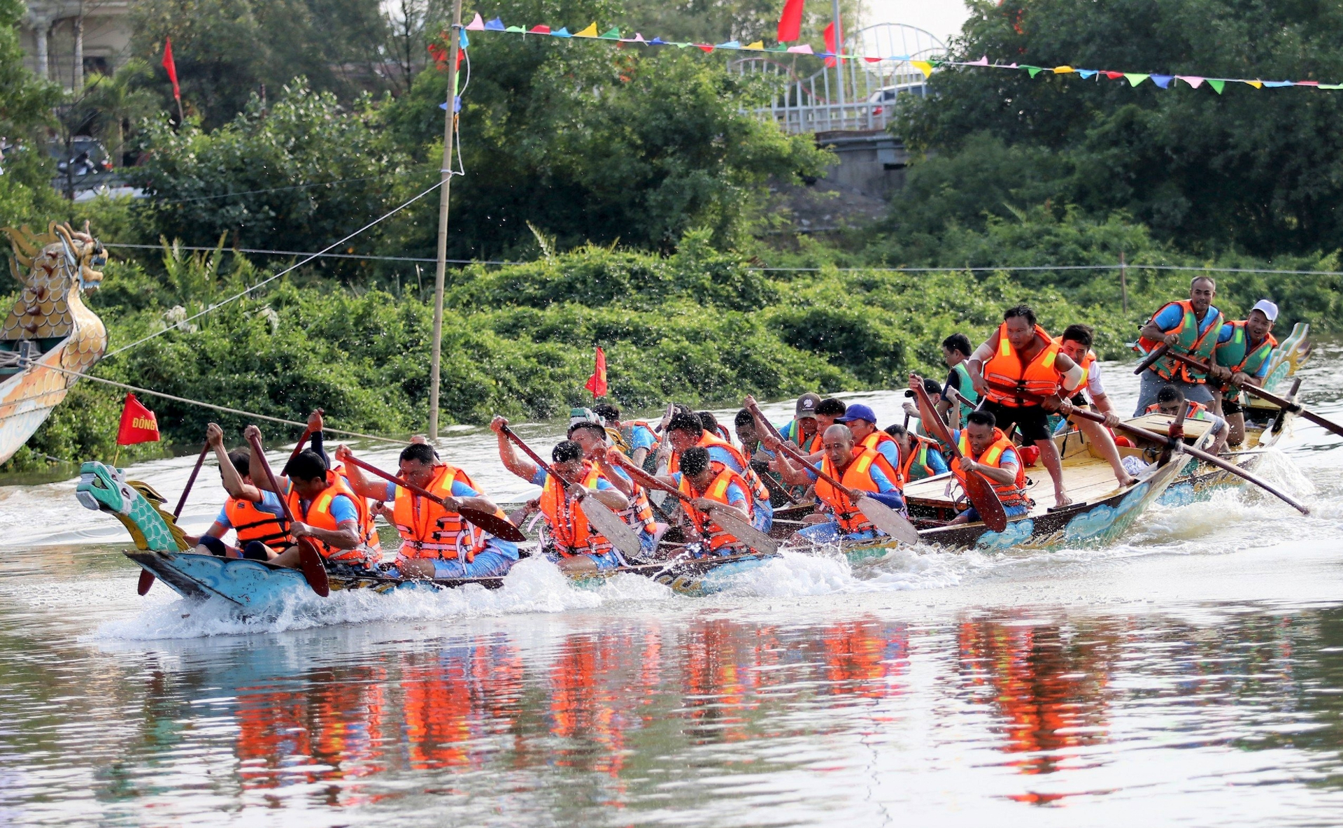 Theo lãnh đạo TP Hà Tĩnh, việc duy trì lễ hội đua thuyền hàng năm của thành phố nhằm phát huy, lan tỏa nét đẹp văn hóa truyền thống, từ đó tạo động lực thúc đẩy phát triển kinh tế, xã hội; là dịp để tăng cường tình đoàn kết, giao lưu, học hỏi giữa các địa phương.
