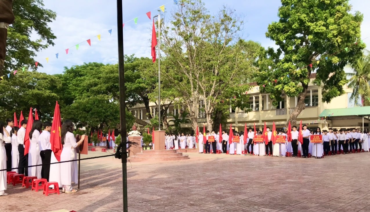 Lễ khai giảng năm học 2023-2024 tại Trường PTTH Tăng Bạt Hổ (thị xã Hoài Nhơn, Bình Định). Ảnh: V.Đ.T.