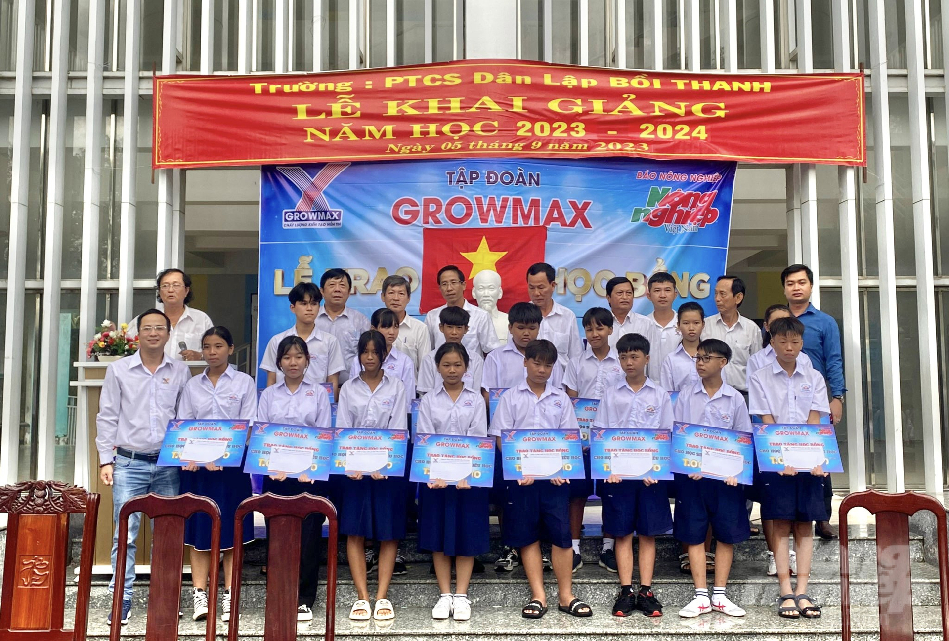 Trao học bổng Quỹ học bổng GrowMax tại Trường Tiểu học Khánh Hòa 2, TX Vĩnh Châu, tỉnh Sóc Trăng. 