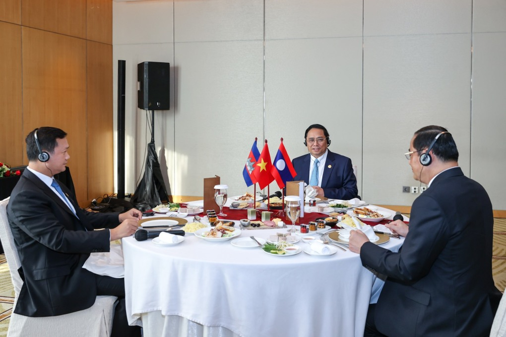 Thủ tướng Phạm Minh Chính (giữa), Thủ tướng Lào Sonexay Siphandone (bên phải), Thủ tướng Campuchia Hun Manet cùng ăn sáng và làm việc tại Jakarta, Indonesia, ngày 5/9. Ảnh: Đoàn Bắc.
