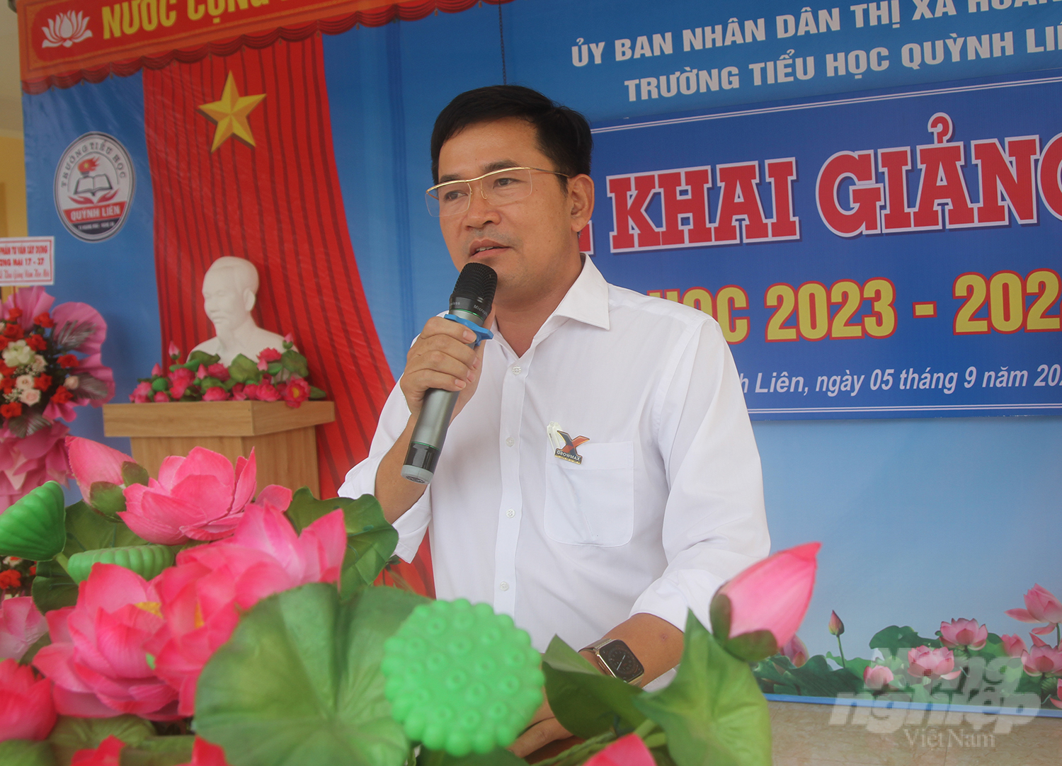 Ông Đặng Văn Thành, Giám đốc Khu vực miền Bắc Công ty GrowMax nhắn nhủ đến các em học sinh. Ảnh: Việt Khánh.