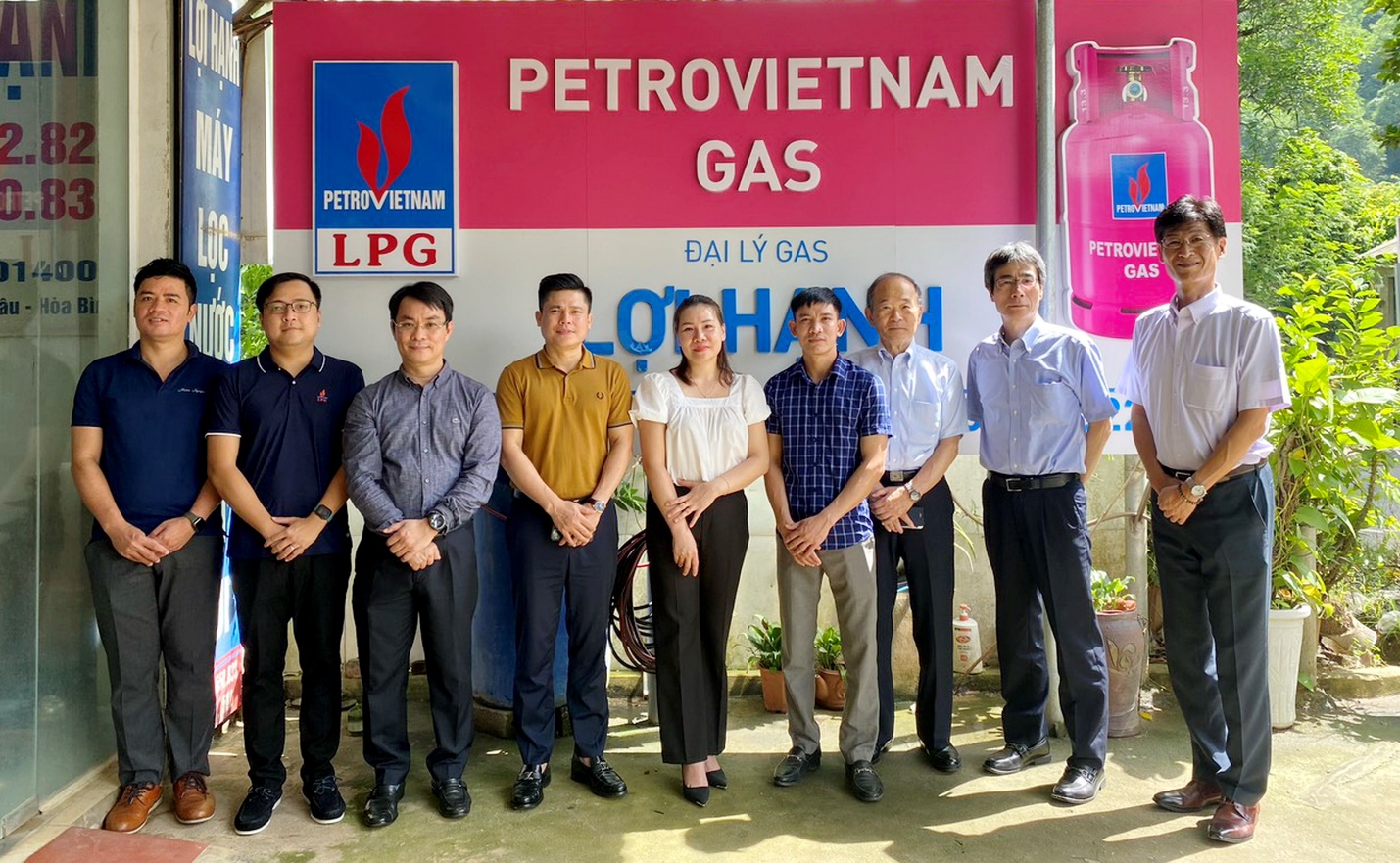 Làm việc với các tổng đại lý/đại lý LPG được chọn tham gia Dự án tại tỉnh Hòa Bình.