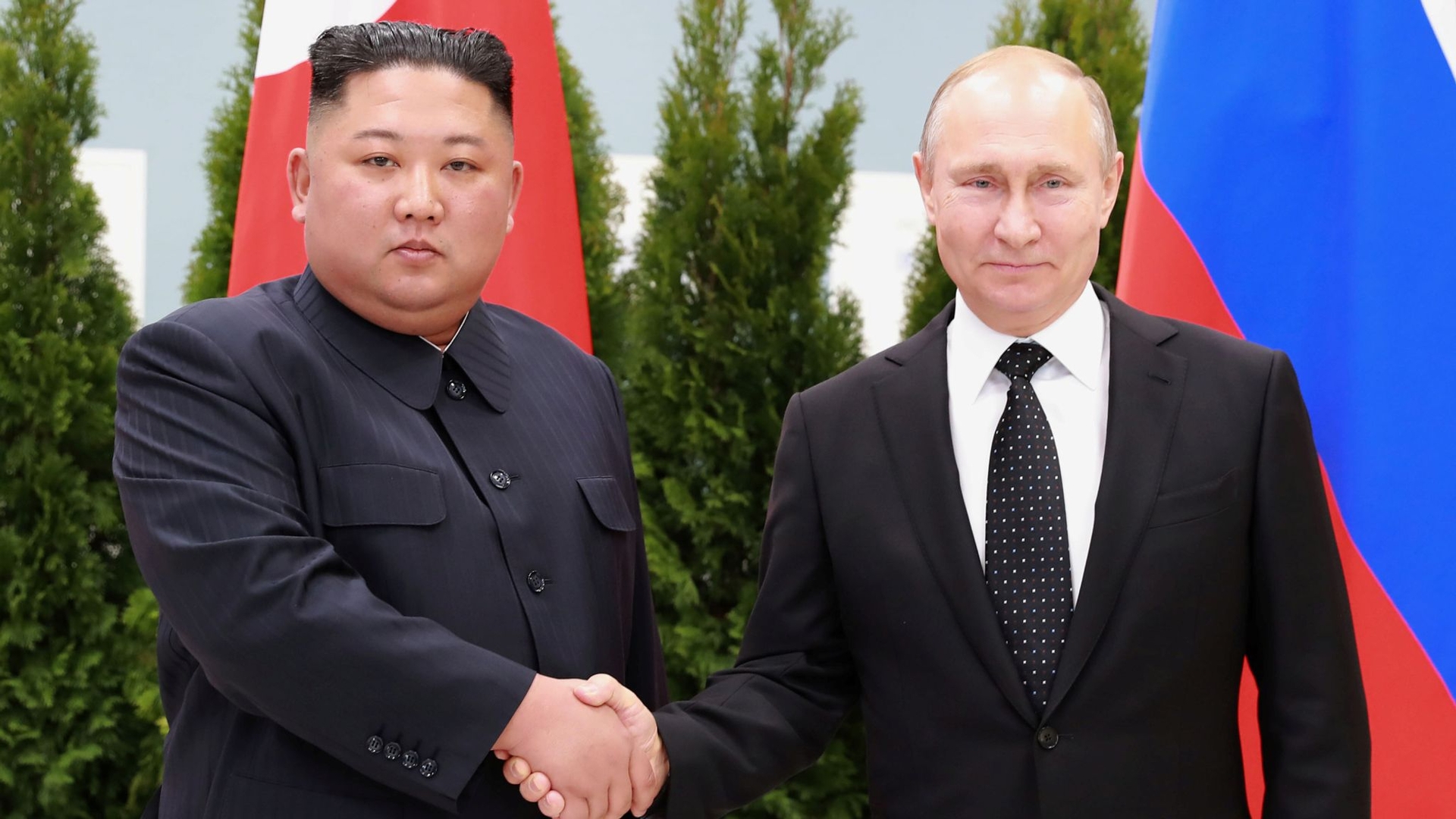 Tổng thống Nga Vladimir Putin và nhà lãnh đạo Triều Tiên Kim Jong-un chụp ảnh cùng nhau ở Vladivostok, Nga, hồi tháng 4/2019. Ảnh: Reuters.