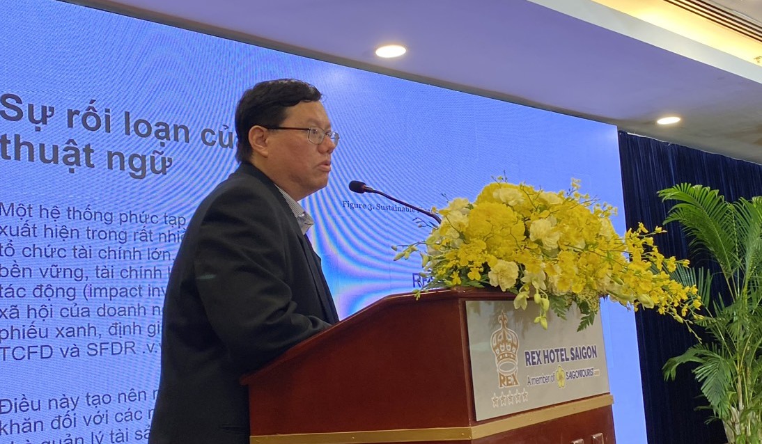 Dr. Ho Quoc Tuan proposed Vietnam to promote green finance with green bonds.