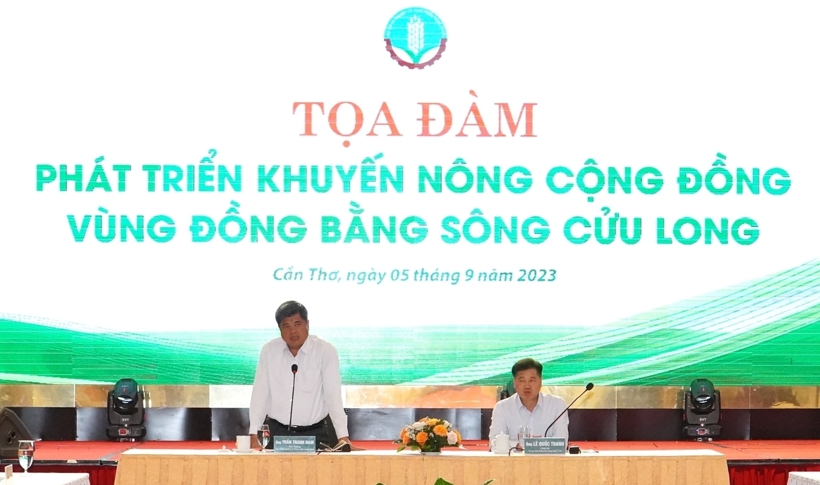 The discussion on Community Agricultural Extension Development in the Mekong Delta is an activity to celebrate the 30th anniversary of the establishment of the National Agricultural Extension Center. Photo: Kim Anh.