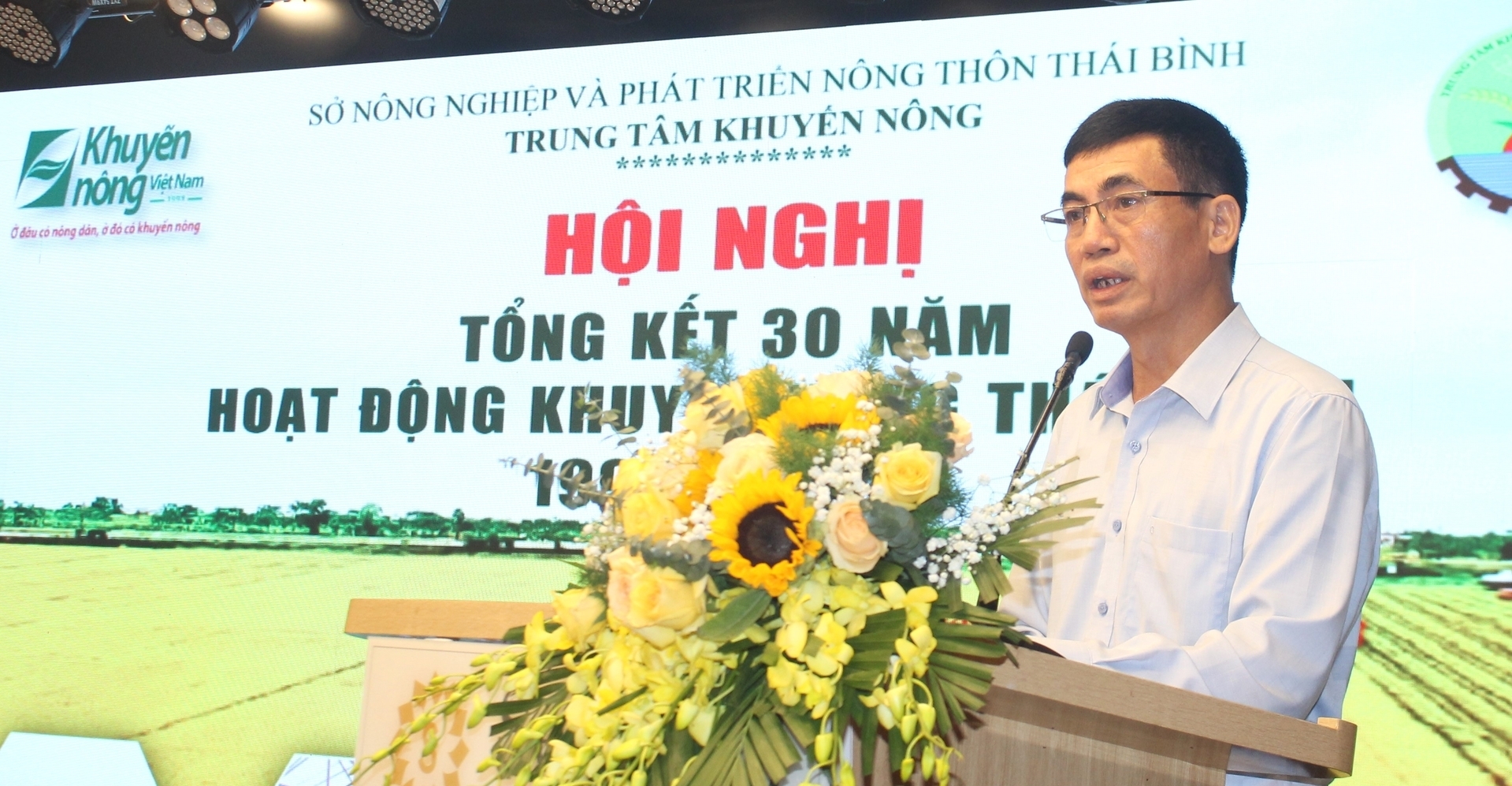 Ông Hoàng Văn Hồng, Phó Giám đốc Trung tâm Khuyến nông Quốc gia phát biểu tại hội nghị. Ảnh: Trung Quân.