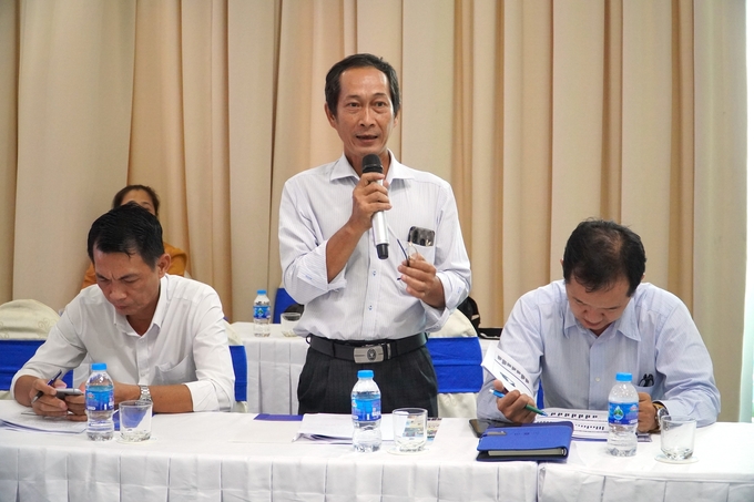 Representatives of some localities in the Mekong Delta commented on the draft report investigating and analyzing the livelihoods of rural households in the Mekong Delta. Photo: Kim Anh.