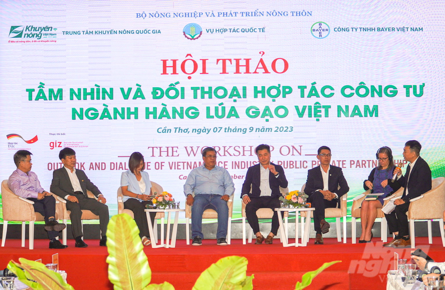 Các chuyên gia, doanh nghiệp cùng thảo luận tại hội thảo 'Tầm nhìn và đối thoại hợp tác công tư ngành hàng lúa gạo Việt Nam'. Ảnh: Kim Anh.