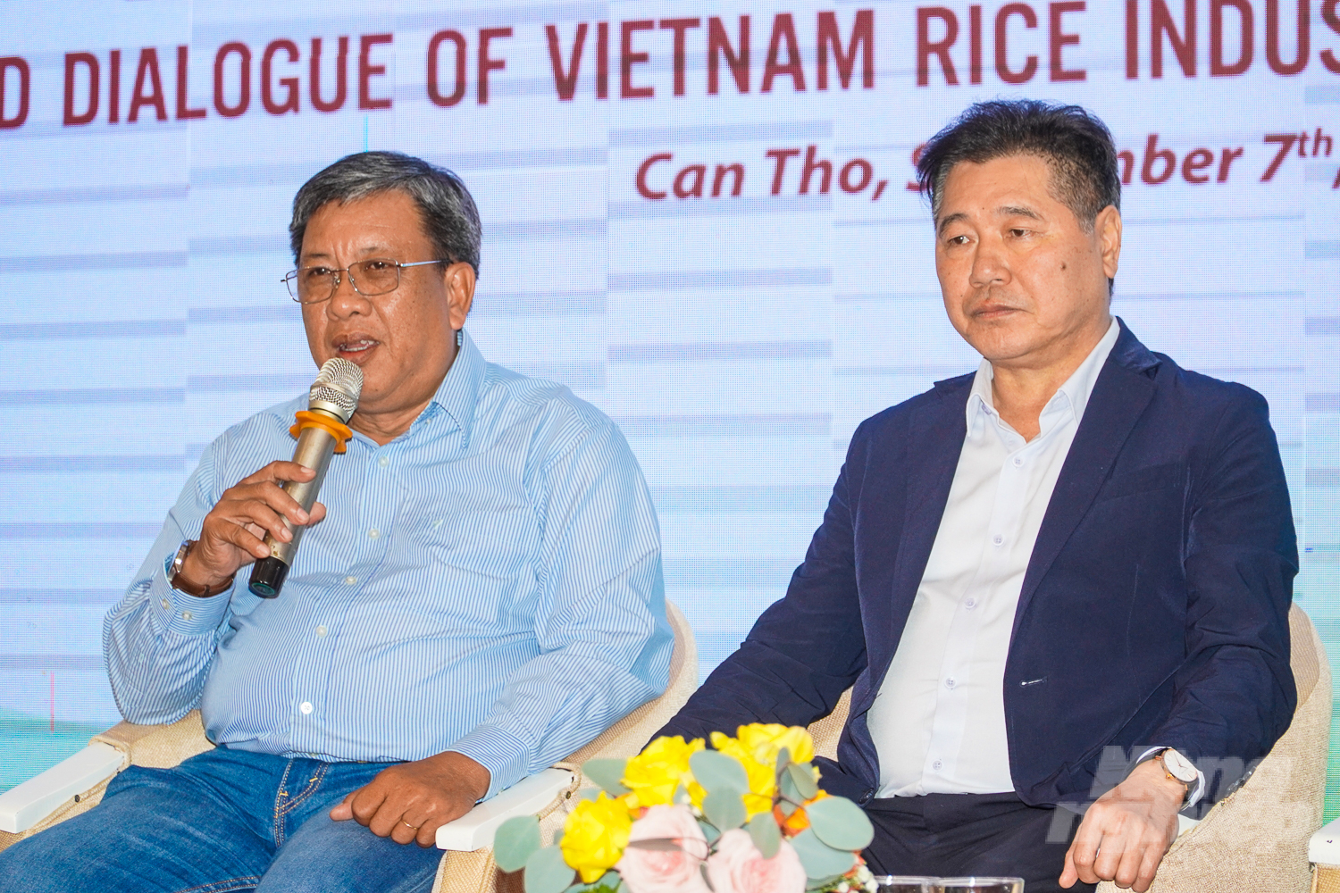 Ông Lê Thanh Tùng (trái), Phó Cục trưởng Cục Trồng trọt (Bộ NN-PTNT) hoan nghênh tất cả các thành phần trong chuỗi giá trị lúa gạo cùng tham gia vào Đề án 1 triệu ha lúa chất lượng cao. Ảnh: Kim Anh.