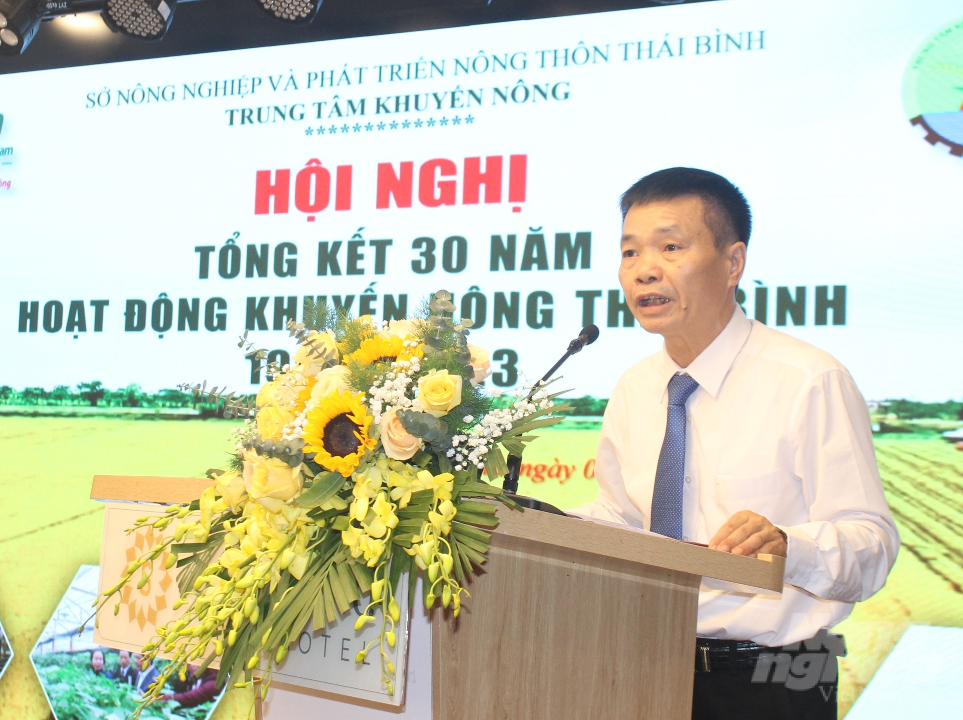 Ông Trần Minh Hưng, Giám đốc Trung tâm Khuyến nông Thái Bình chia sẻ về chặng đường hình thành và phát triển của Trung tâm trong 30 năm qua. Ảnh: Trung Quân.