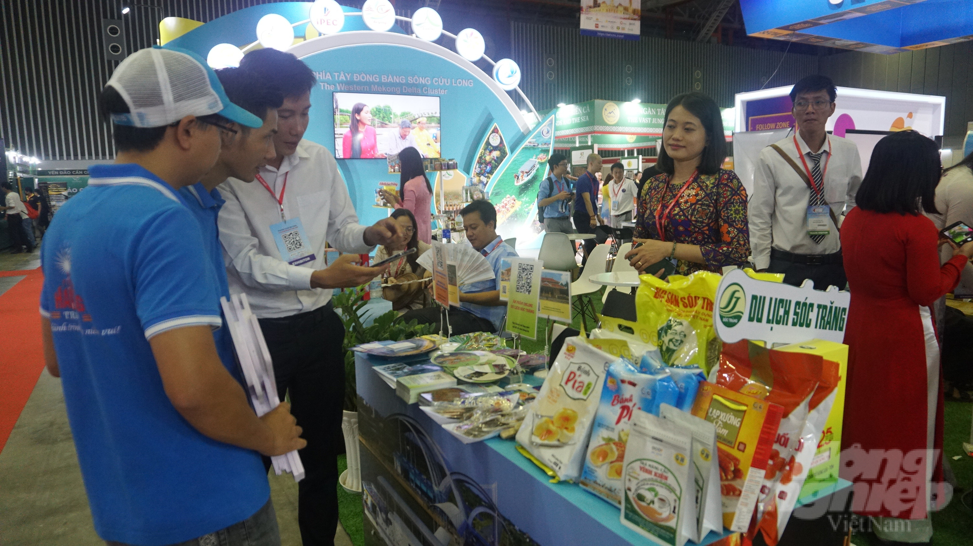 Tỉnh Sóc Trăng giới thiệu các sản phẩm du lịch gắn với sản phẩm nông nghiệp đặc trưng của địa phương. Ảnh: Nguyễn Thủy.