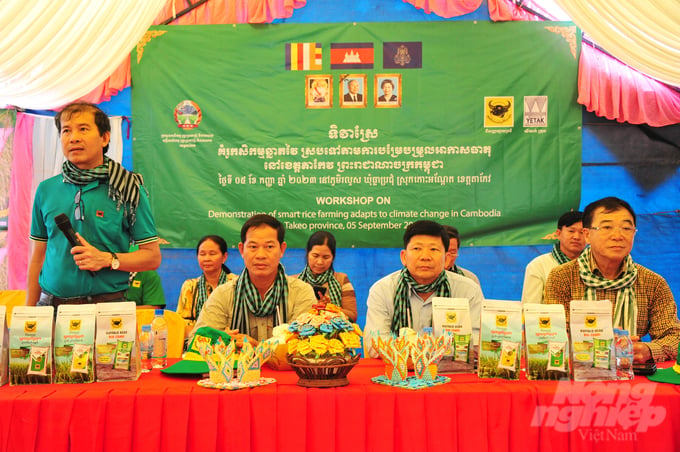 Binh Dien Fertilizer Joint Stock Company coordinated with the Ta Keo Department of Agriculture, Forestry and Fisheries (Cambodia) to organize a workshop to evaluate and summarize the smart rice farming model in the rainy season. Photo: Le Hoang Vu.