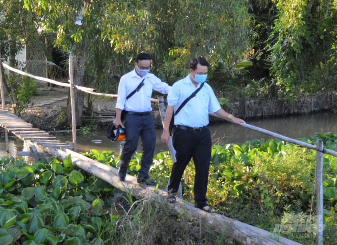 The commune-level agricultural technical group is an innovative organizational model among Hau Giang's agricultural extension activities. Photo: Trung Chanh.