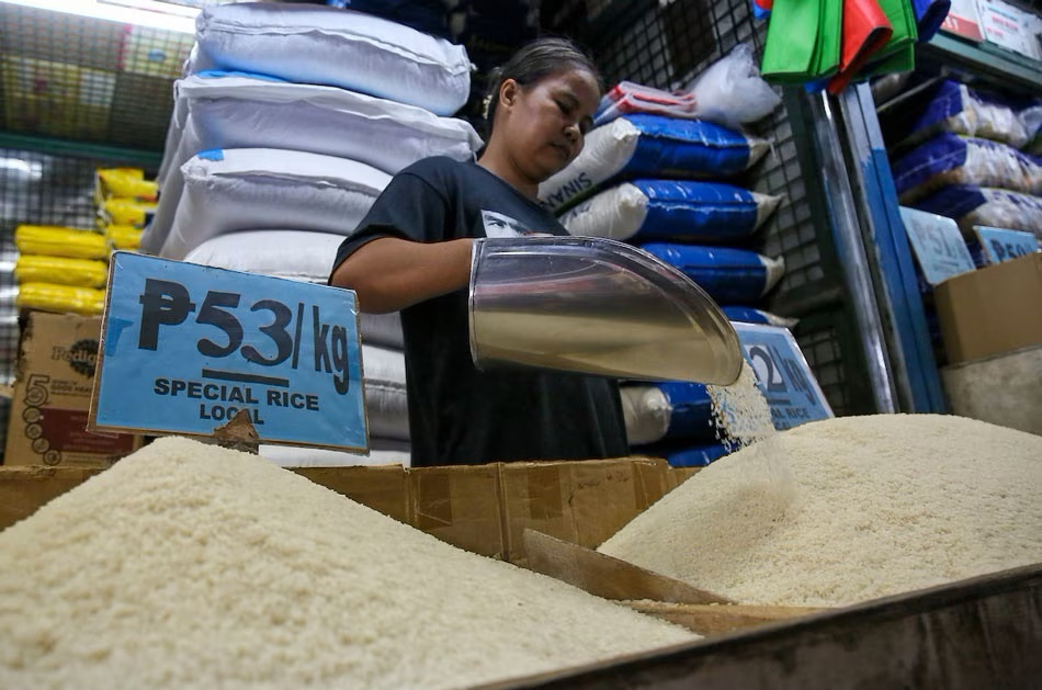 Một quầy bán gạo tại chợ Kamuning ở thành phố Quezon, Philippines hồi tháng 8/2023. Ảnh: CBN.