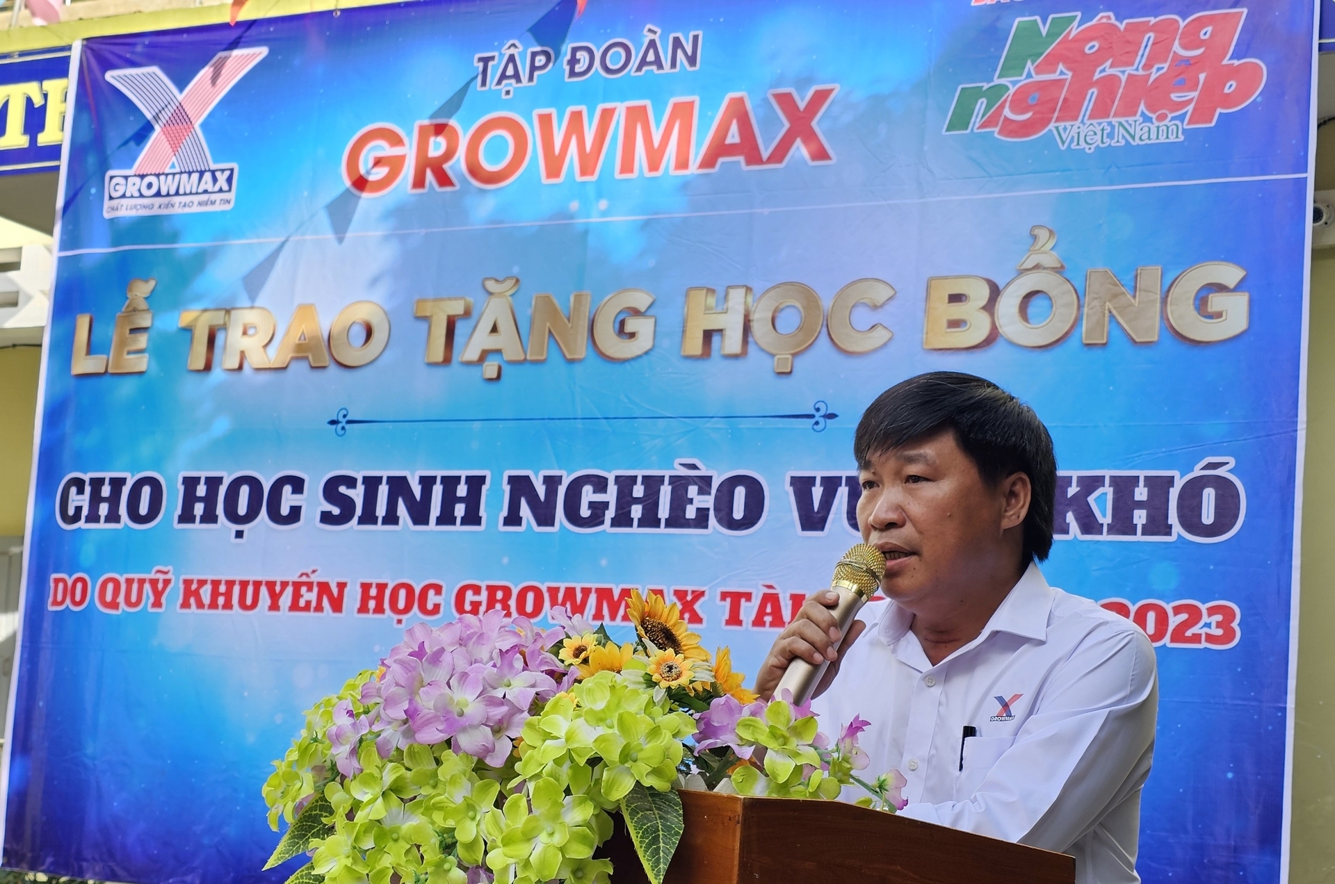 Ông Nguyễn Văn Đại, Giám đốc Miền Trung 2 - Công ty TNHH Thức ăn thủy sản GrowMax cho biết, dù mới thành lập gần 4 năm nhưng từ năm thứ 2, công ty đã dành kinh phí làm quỹ khuyến học. Ảnh: KS.