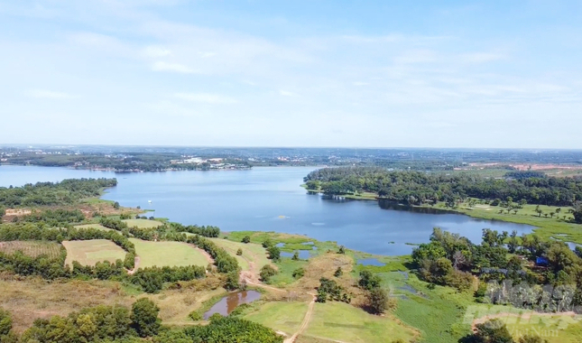 Dong Nai will allocate tens of thousands of VND to build and renovate irrigation lakes for agricultural production, people's livelihood, and natural disaster prevention. Photo: Le Binh.