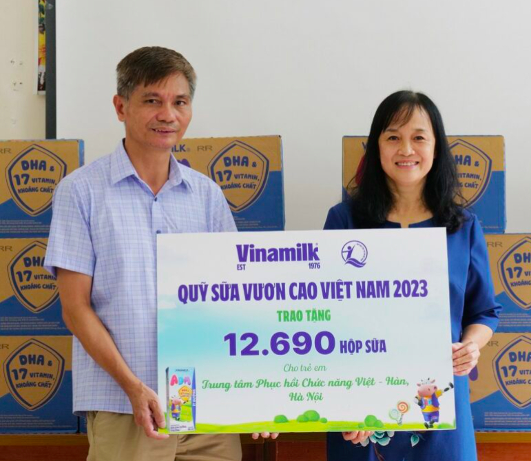 Quỹ Sữa Vươn Cao Việt Nam đến với Trung Tâm Phục hồi Chức Năng Việt - Hàn.