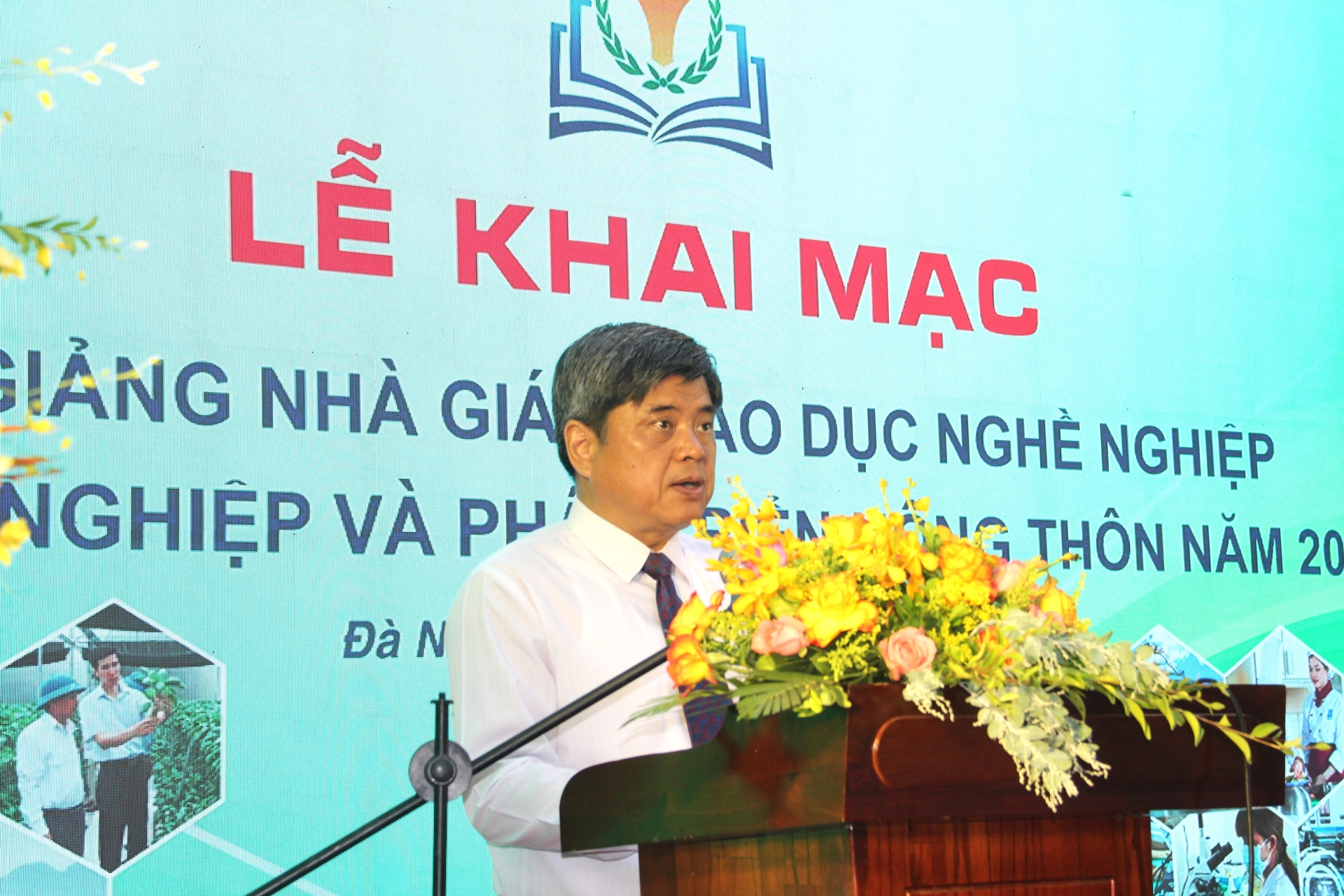 Deputy Minister of Agriculture and Rural Development Tran Thanh Nam requested leaders, educators, and vocational training institutions under the Ministry to gradually improve teaching quality to meet practical needs in the Fourth Industrial Revolution. Photo: LK