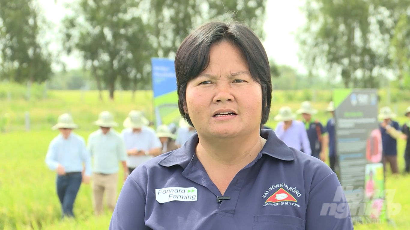 Bà Đào Thị Như Hè, Giám đốc Công ty TNHH Thương Mại - Dịch Vụ Sài Gòn Kim Hồng chia sẻ tại lễ ra mắt dự án Forward Farm. Ảnh: Hồ Thảo.