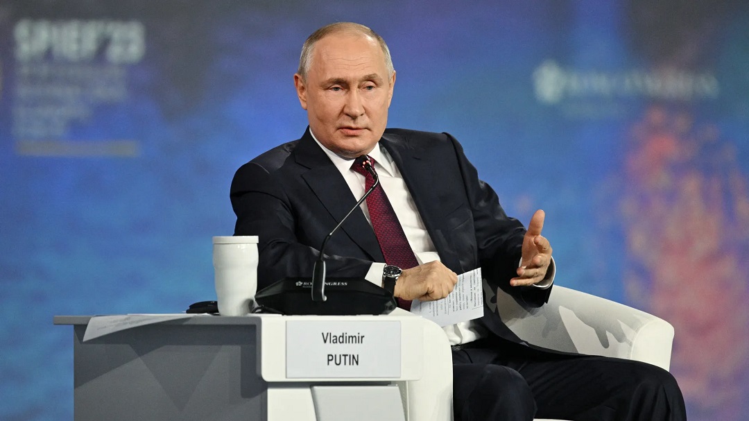 Tổng thống Nga Vladirmir Putin phát biểu tại Diễn đàn Kinh tế Phương Đông ở Valdivostok, Nga, ngày 12/9. Ảnh: Reuters.